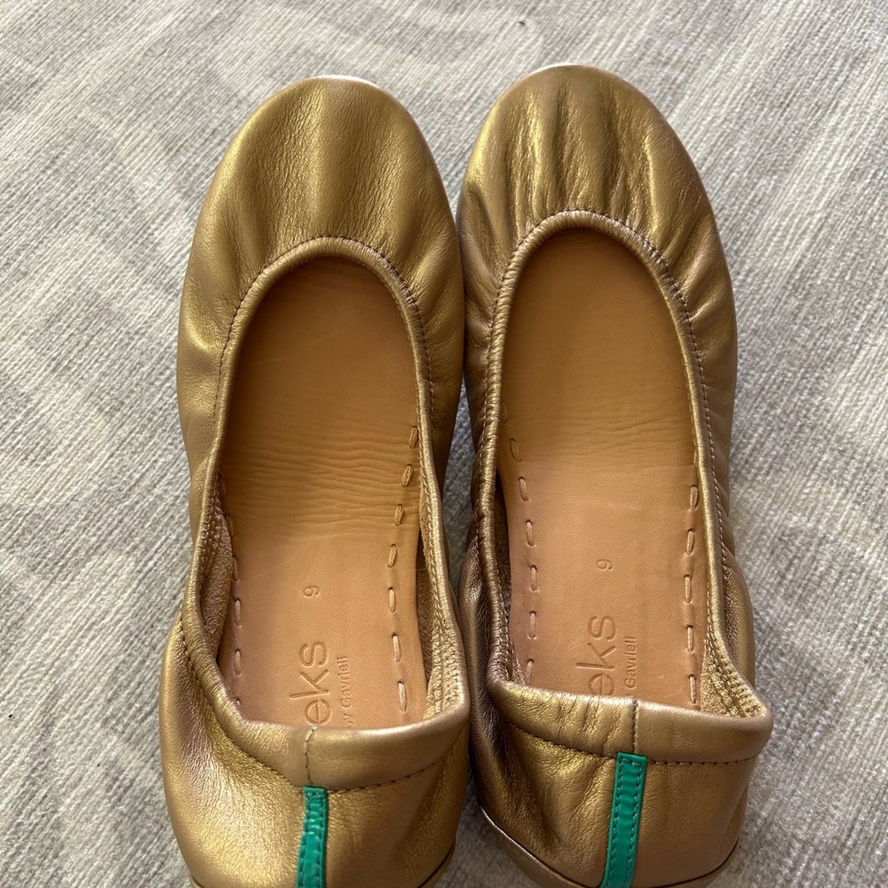 Women’s Metallic Bronze Tieks - Size 9 🎉FINAL LOW🎉 - Picture 2 of 3